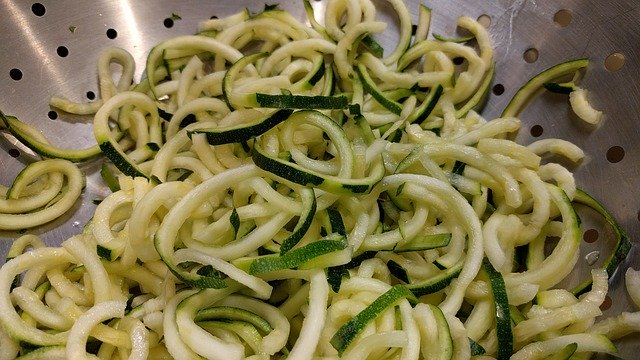 How to make zucchini noodles